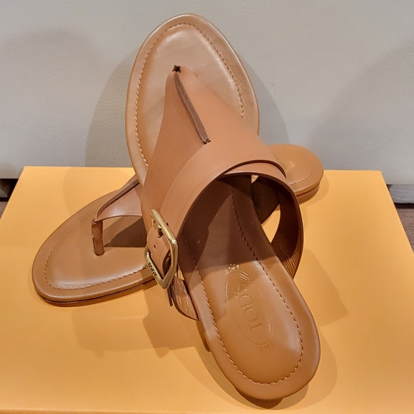 Tod's -- Leather Sandals - Picture 5 of 10